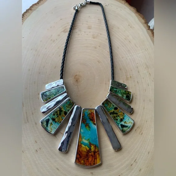 Resin Turquoise look necklace - Picture 4 of 4